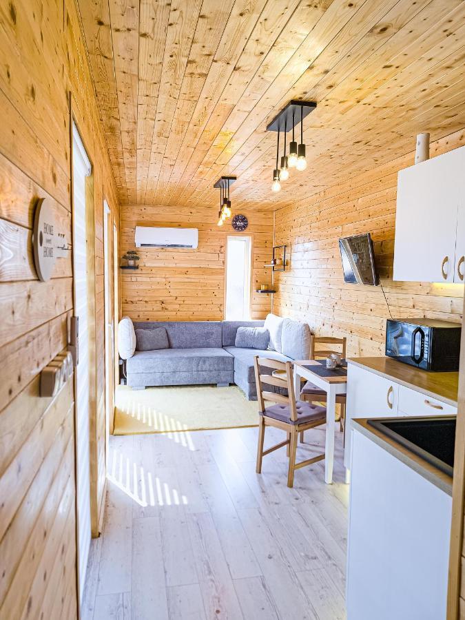 Cosa Nostra Apartman Sarvar Ngoại thất bức ảnh